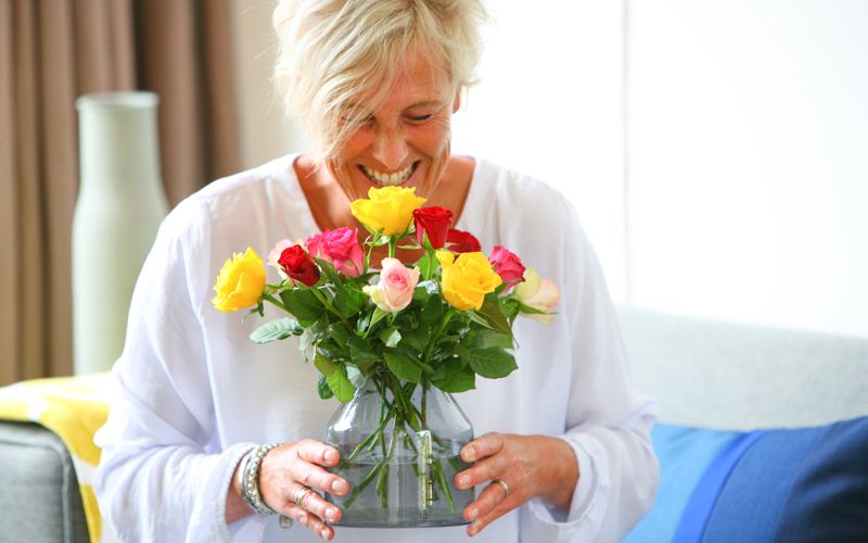 mixed-letterbox-roses-letterbox-flowers