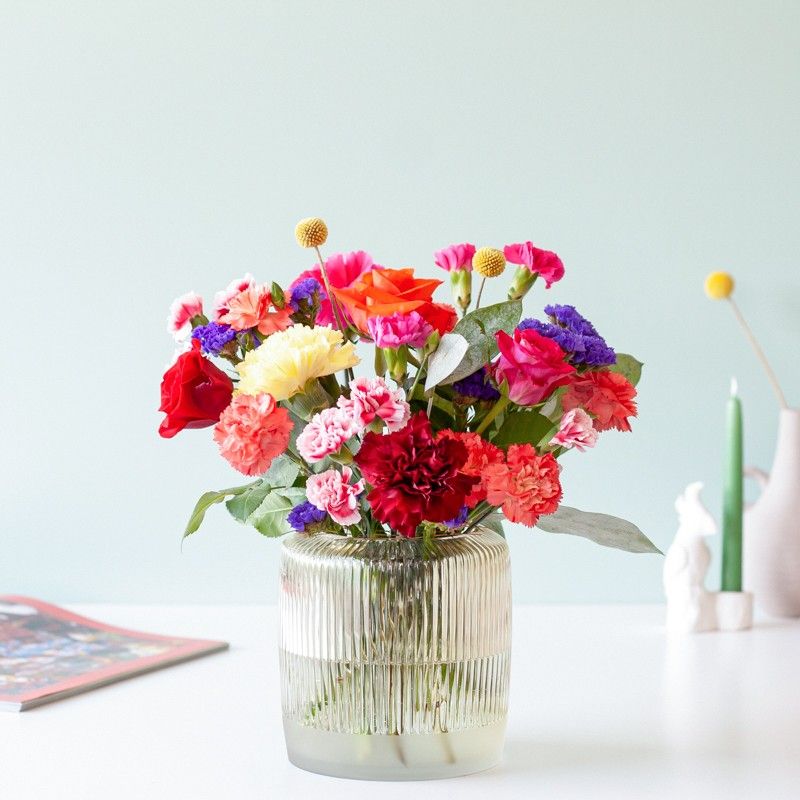 Brievenbuspakket met verschillende kleuren bloemen