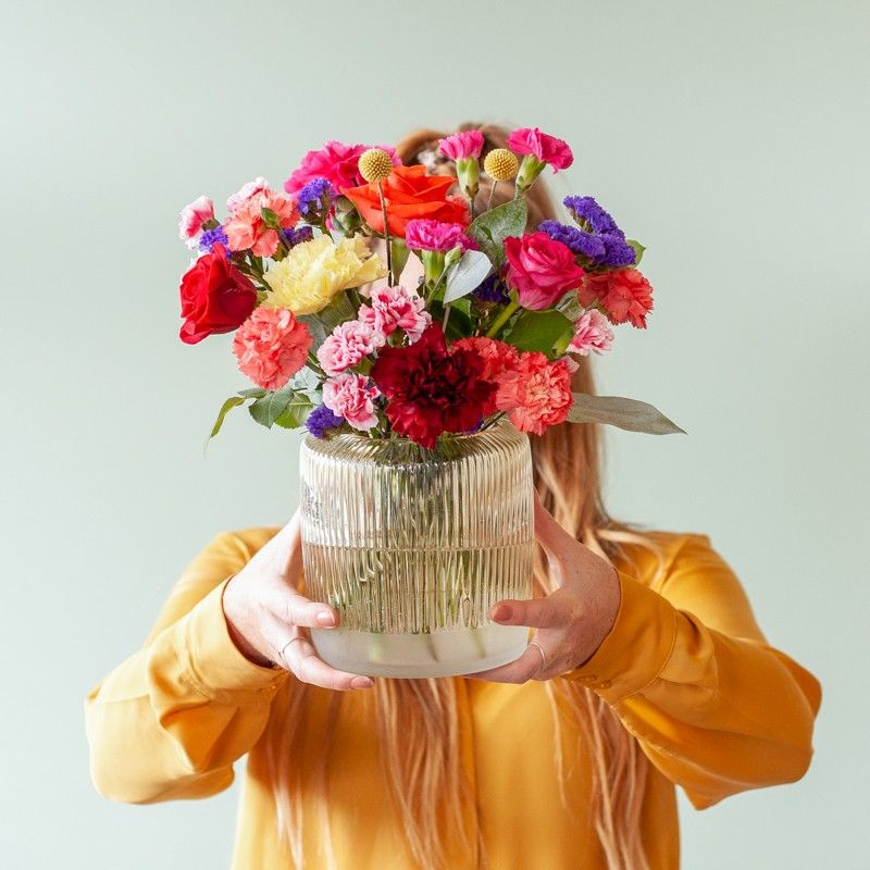 Brievenbuspakket met verschillende kleuren bloemen