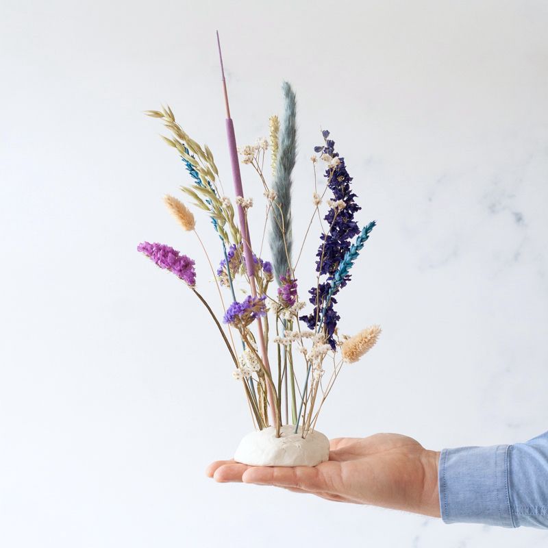 bloomandclay-blå-postkasse-tørrede-blomster