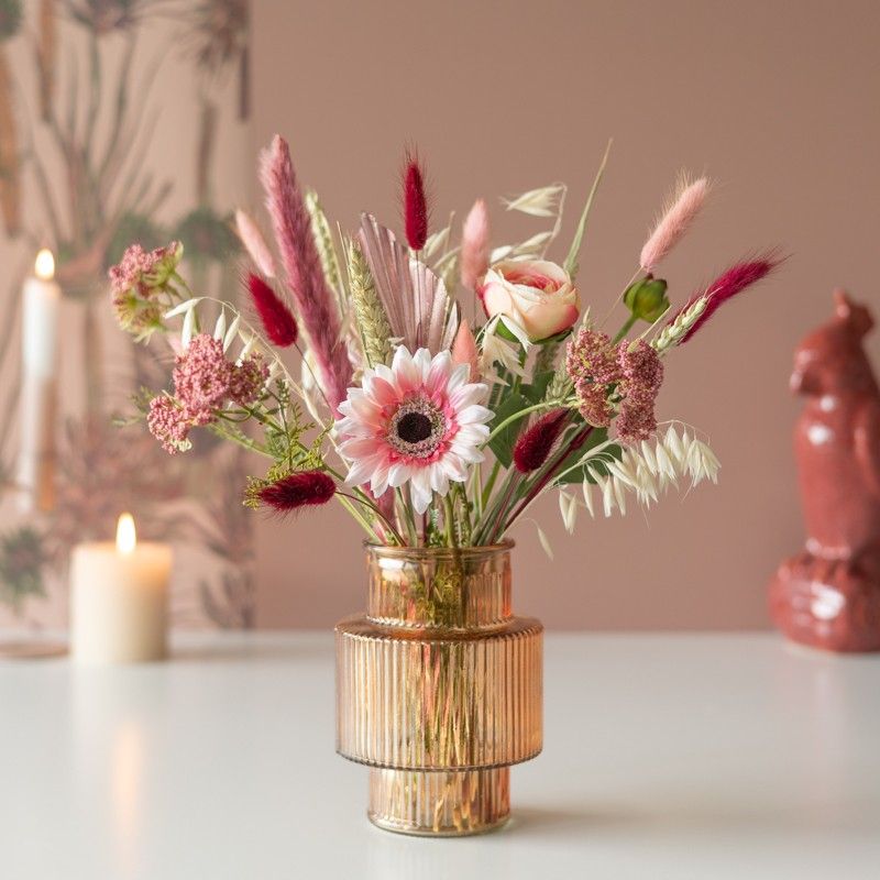 Brievenbuspakketje zijden en droogbloemen in roze tinten