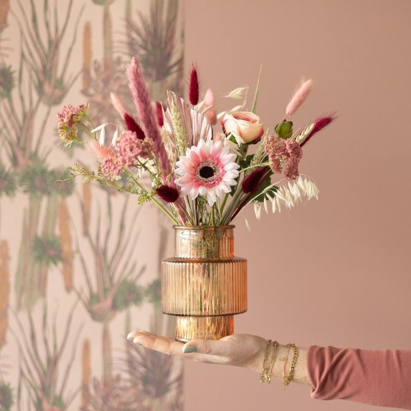 Brievenbuspakketje zijden en droogbloemen in roze tinten