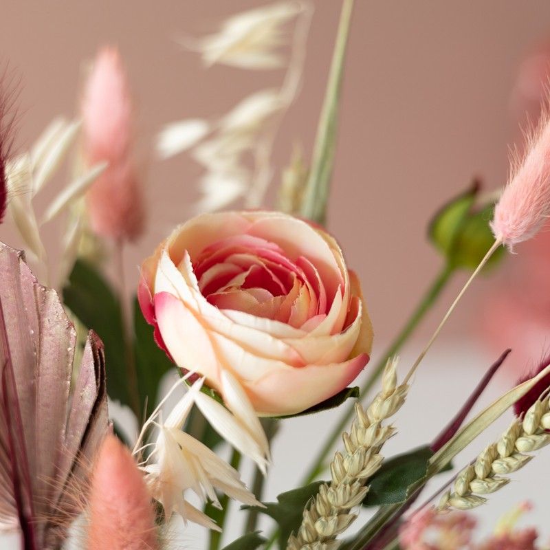 Brievenbuspakketje zijden en droogbloemen in roze tinten