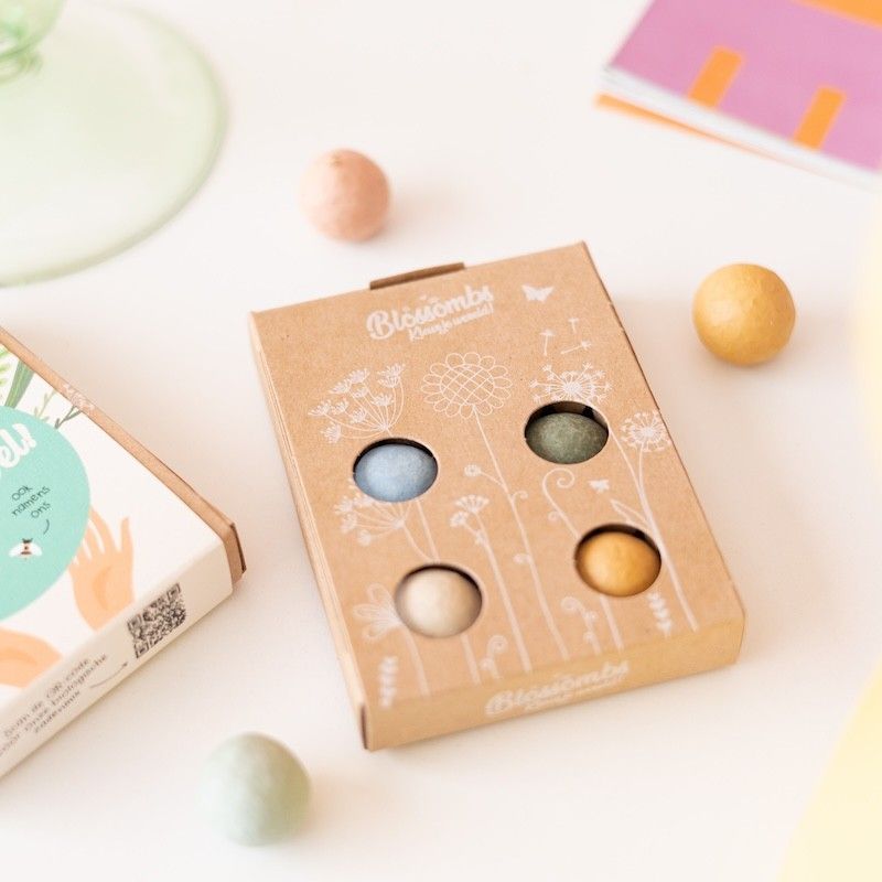 Doosje met vier zaaibommetjes met biologische wilde bloemzaden met de tekst dankjewel erop