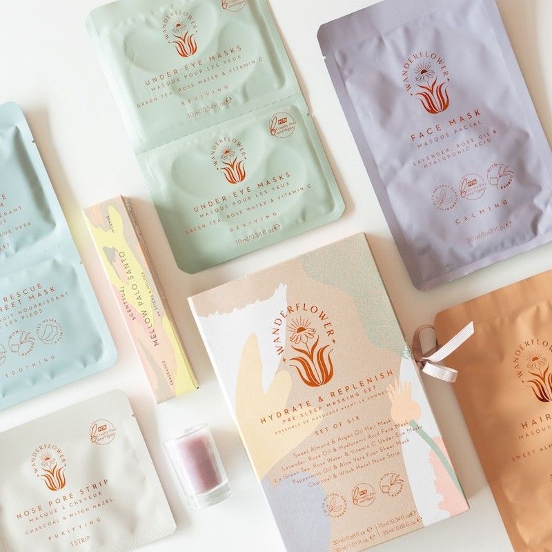 Brievenbuspakketje met een masker pakket, mini roze kaars en wierook in de geur palo santo