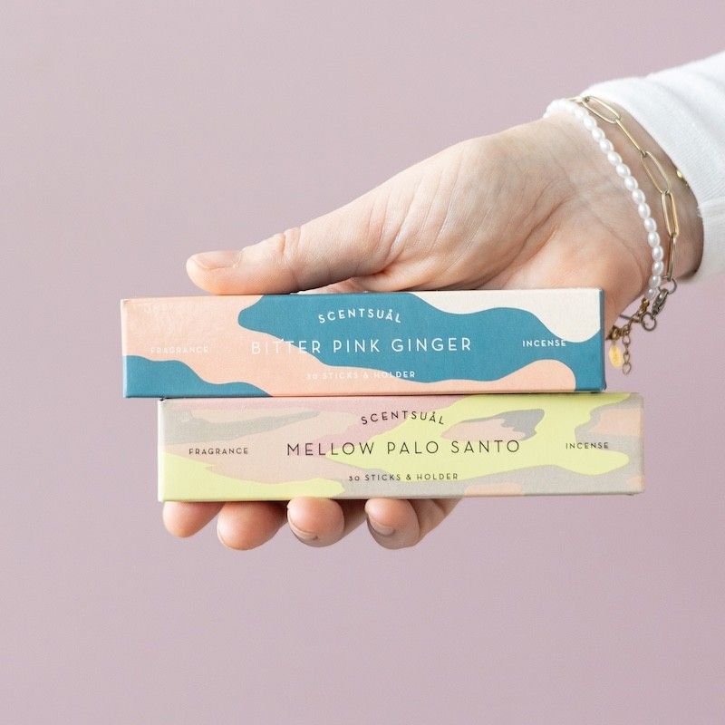 Brievenbuspakketje met twee doosjes wierook in de geuren gember en palo santo