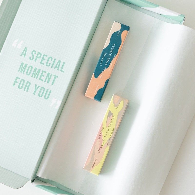 Brievenbuspakketje met twee doosjes wierook in de geuren gember en palo santo