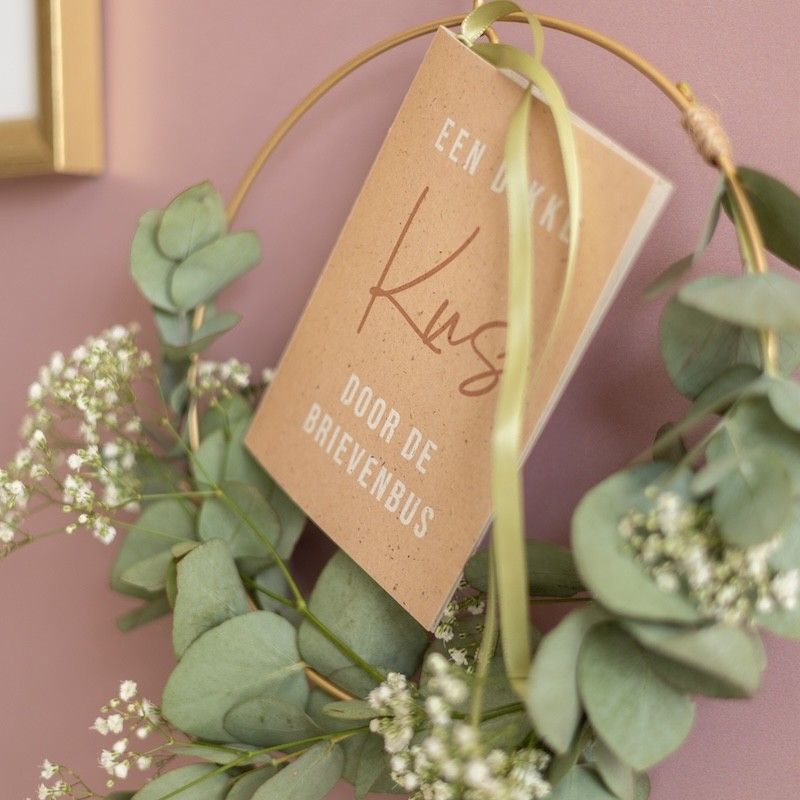 Ring om op te hangen met eucalyptus bladeren en gipskruid