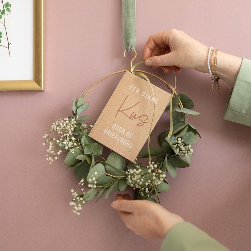 Ring om op te hangen met eucalyptus bladeren en gipskruid