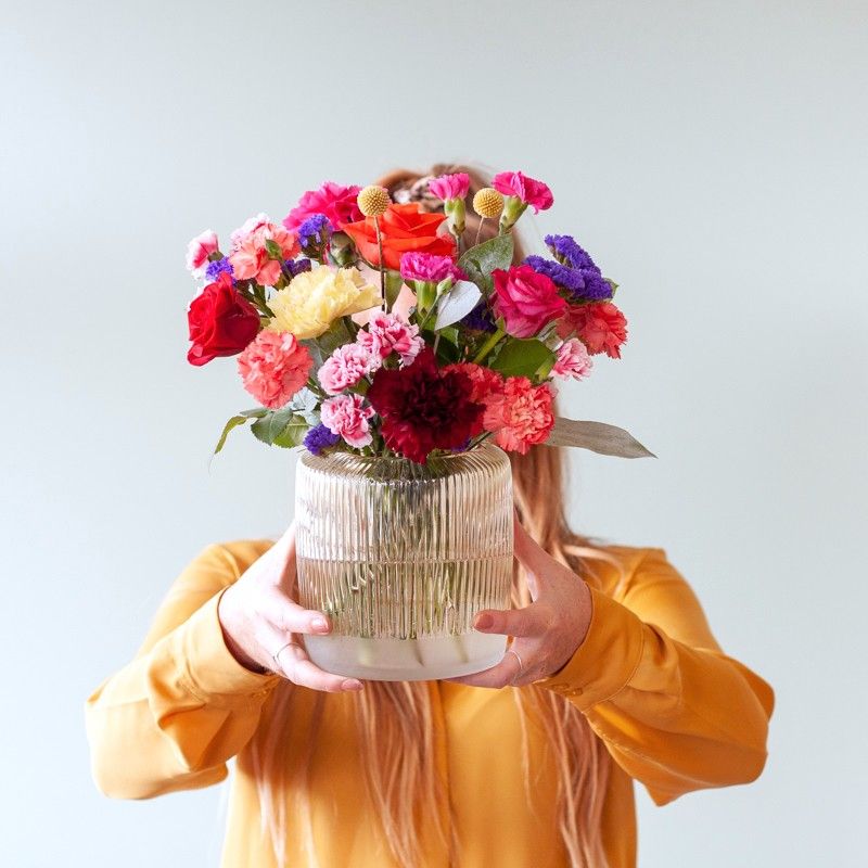 Brievenbuspakket met verschillende kleuren bloemen