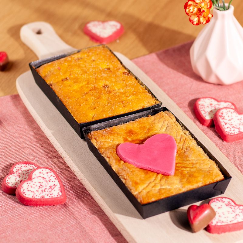 Hartjespakket met boterkoek, cake en bonbons