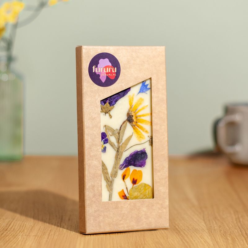 Witte chocola met eetbare bloemen