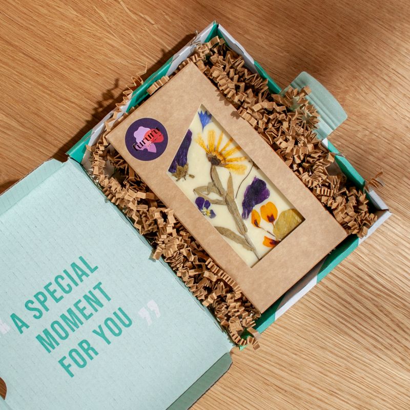 Witte chocola met eetbare bloemen