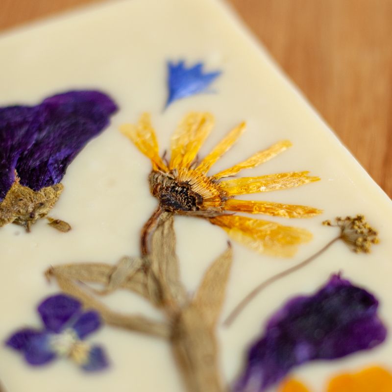 Witte chocola met eetbare bloemen 