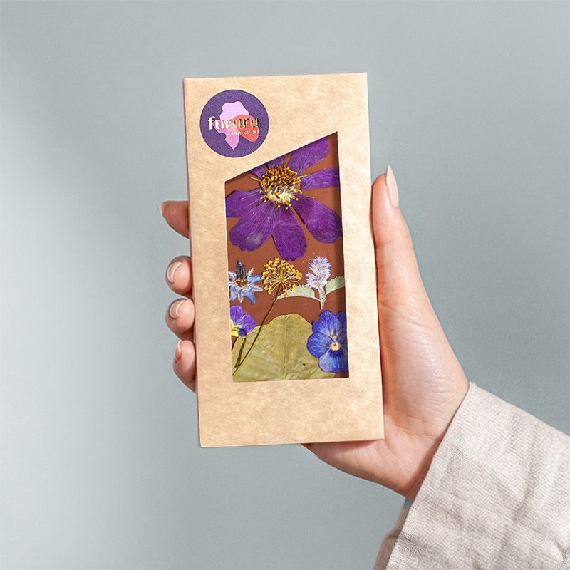 chocola met eetbare bloemen