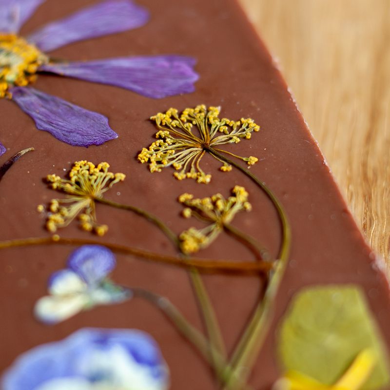 Chocola met eetbare bloemen