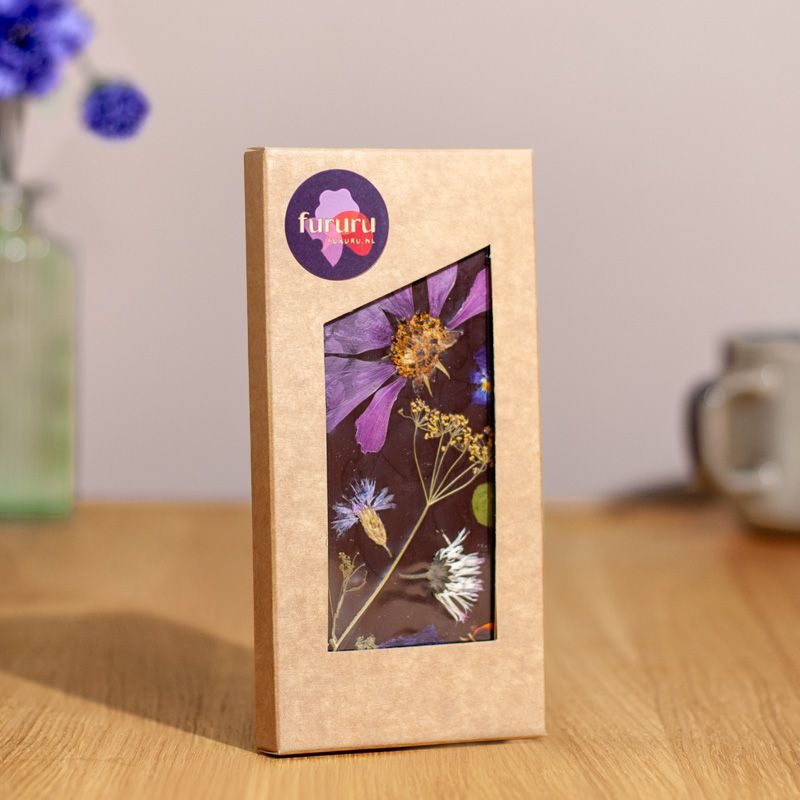 Pure chocola met eetbare bloemen