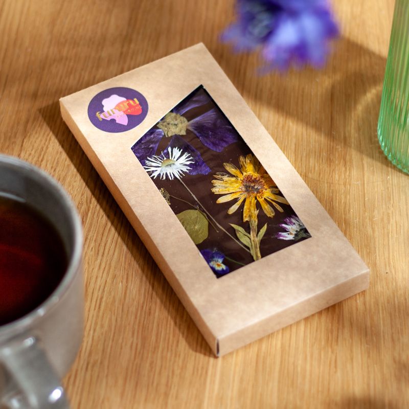 Pure chocola met eetbare bloemen