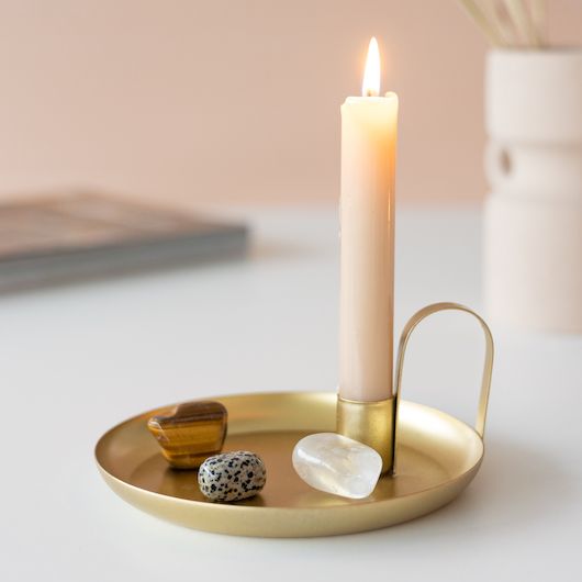 3 edelstenen met kaars