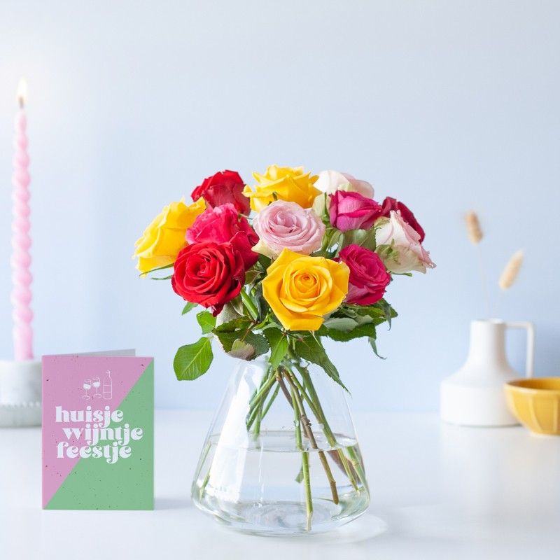 Brievenbuspakketje met rozen in geel, roze en rode tinten