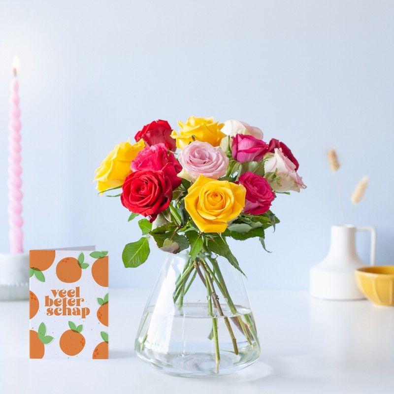 Brievenbuspakketje met rozen in geel, roze en rode tinten