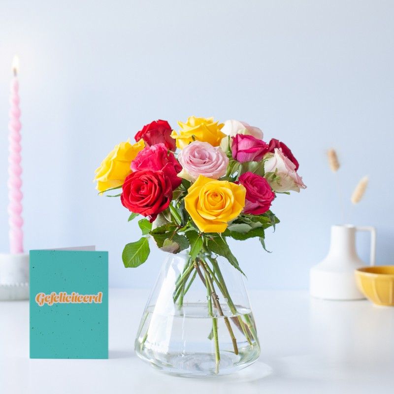 Brievenbuspakketje met rozen in geel, roze en rode tinten