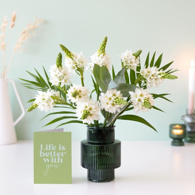 Brievenbuspakketje met witte zuidenwindlelies