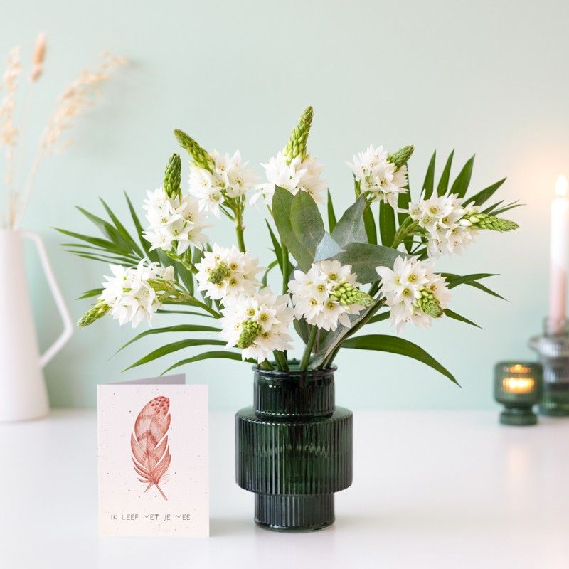 Brievenbuspakketje met witte zuidenwindlelies