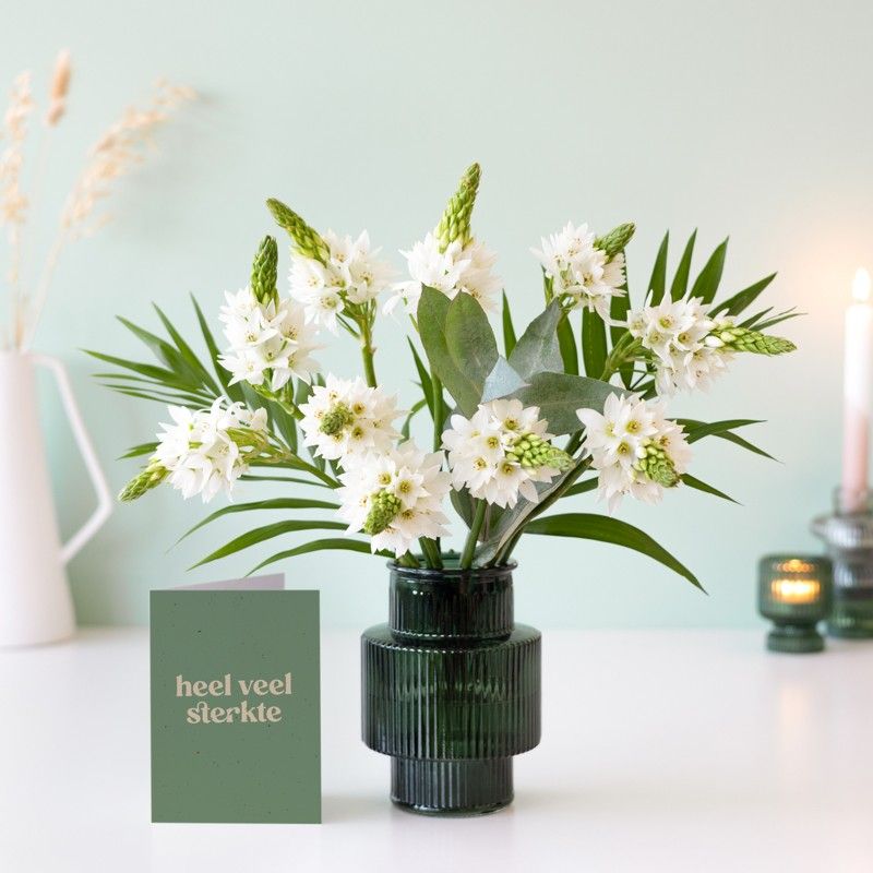 Brievenbuspakketje met witte zuidenwindlelies