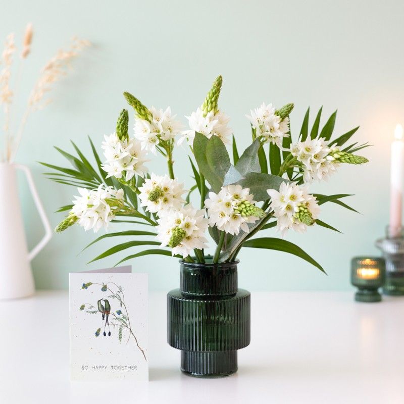 Brievenbuspakketje met witte zuidenwindlelies