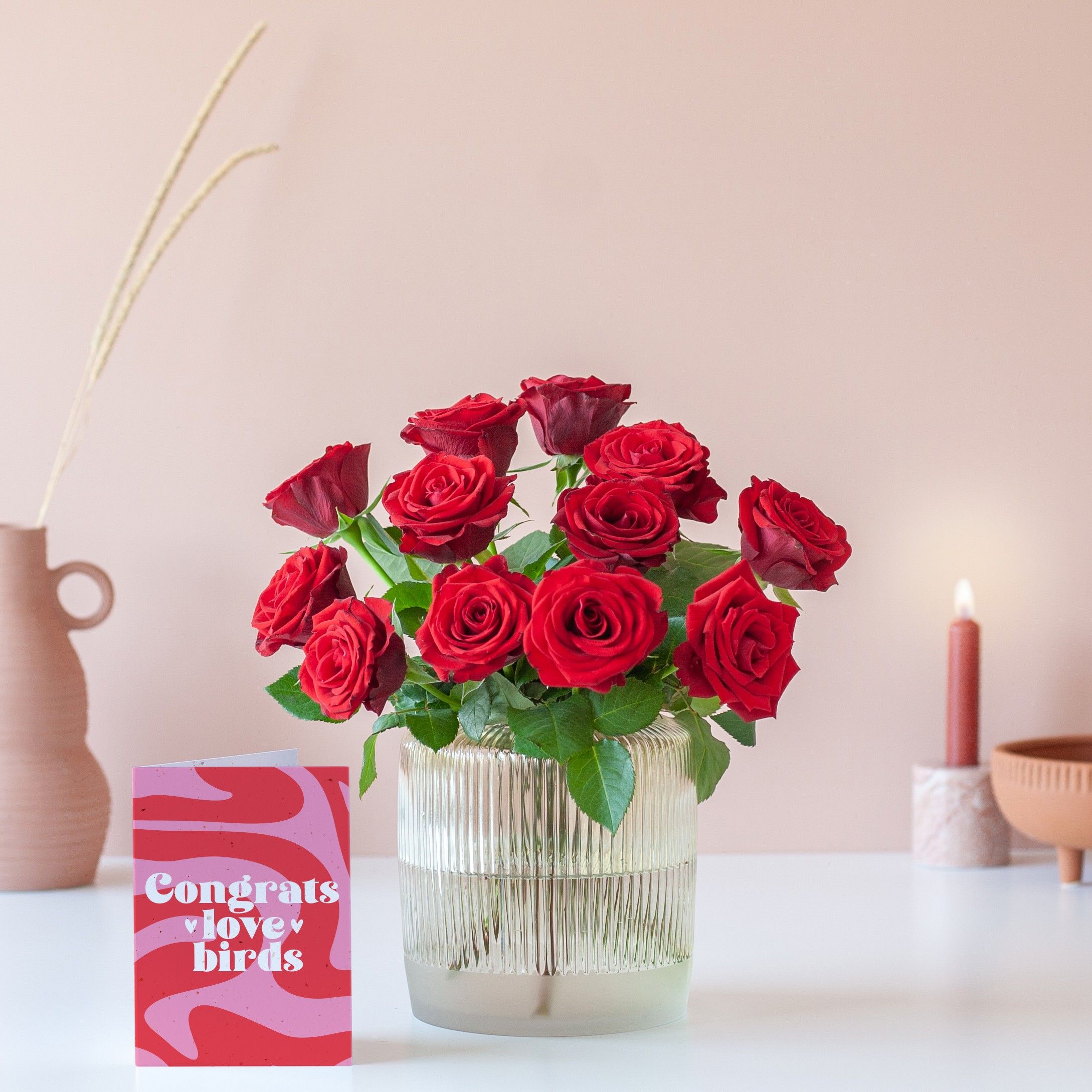 rode-rozen-brievenbusbloemen-huwelijk