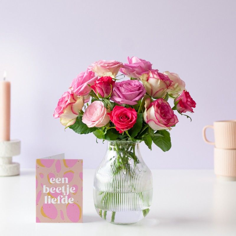 Brievenbuspakketje met verschillende tinten roze rozen