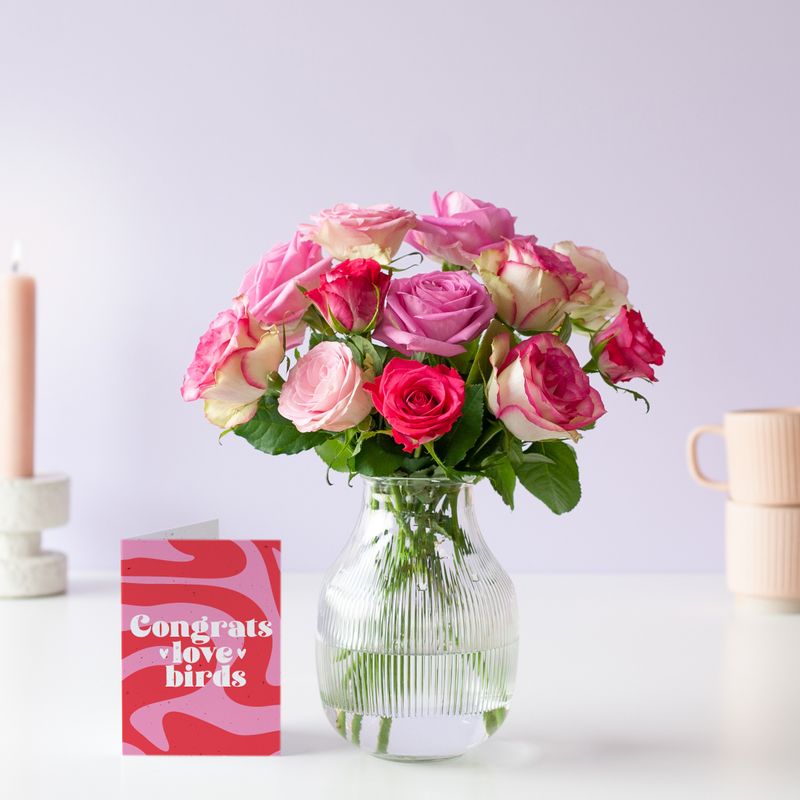 Brievenbuspakketje met verschillende tinten roze rozen