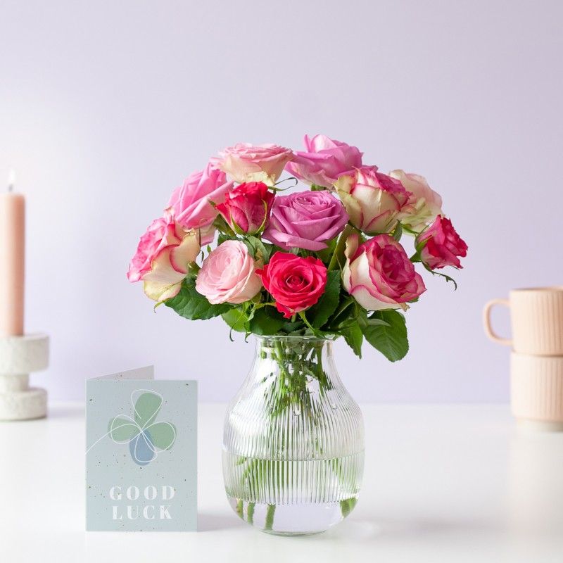 Brievenbuspakketje met verschillende tinten roze rozen