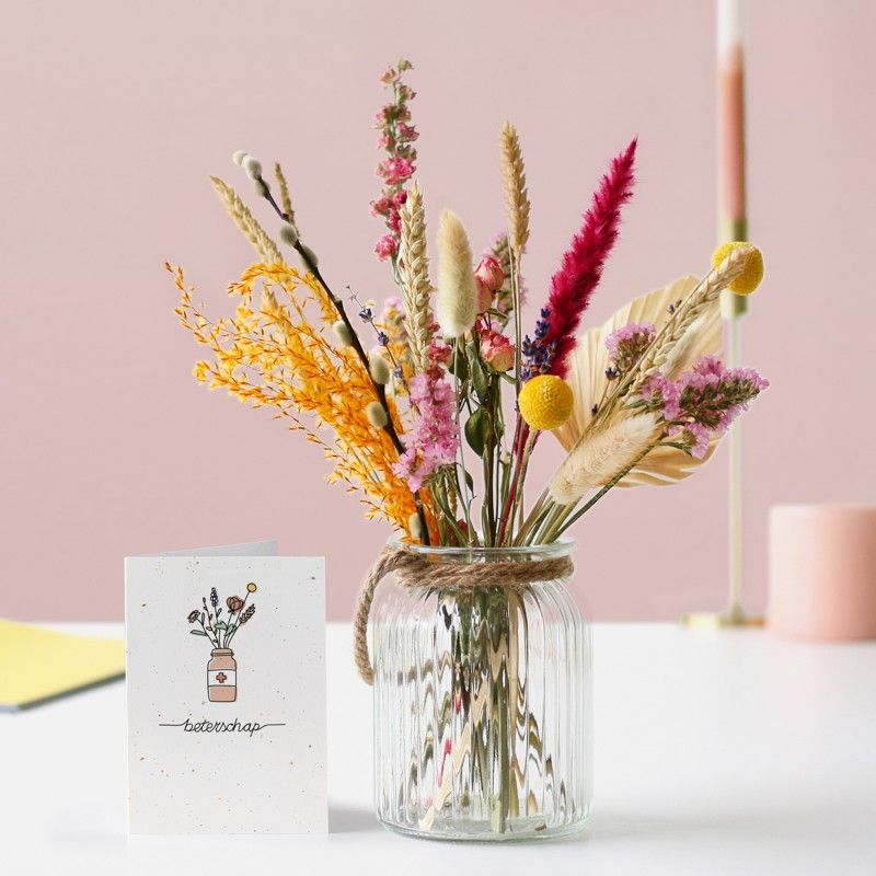 brievenbus droogbloemen in verschillende roze oranje tinten