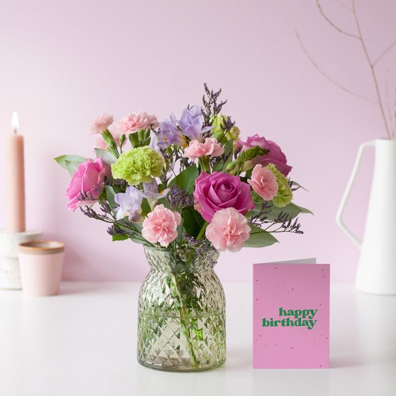 Brievenbus boeketje Sweety met verschillende bloemen in roze paarse tinten