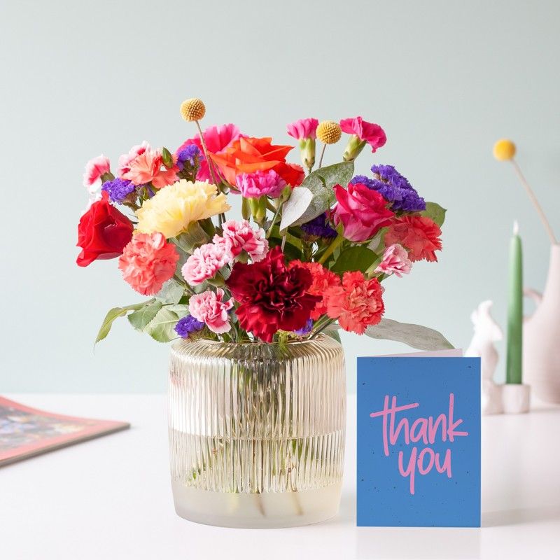 Brievenbuspakket met verschillende kleuren bloemen