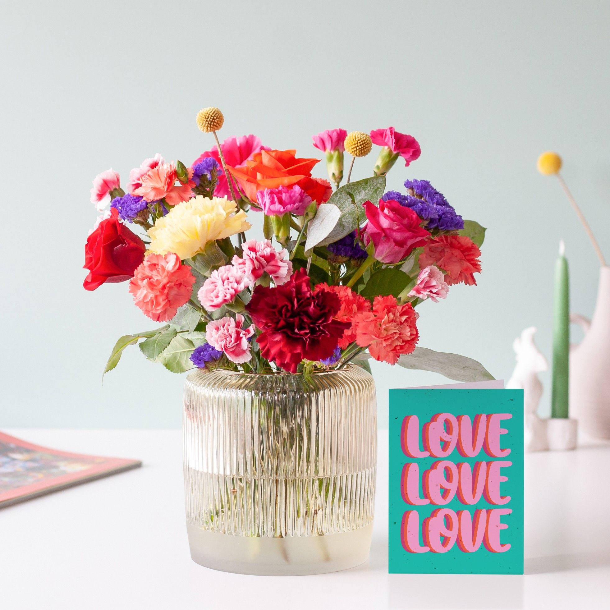 Brievenbuspakket met verschillende kleuren bloemen