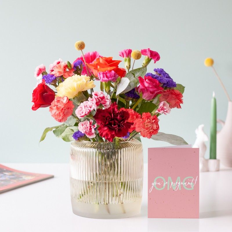 Brievenbuspakket met verschillende kleuren bloemen