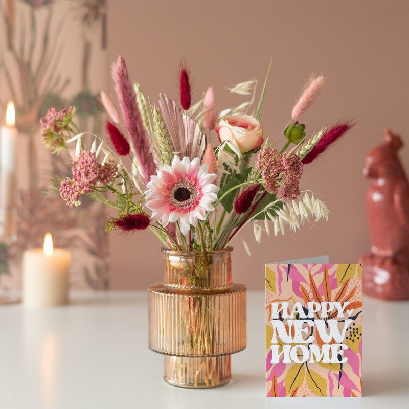 Brievenbuspakketje zijden en droogbloemen in roze tinten