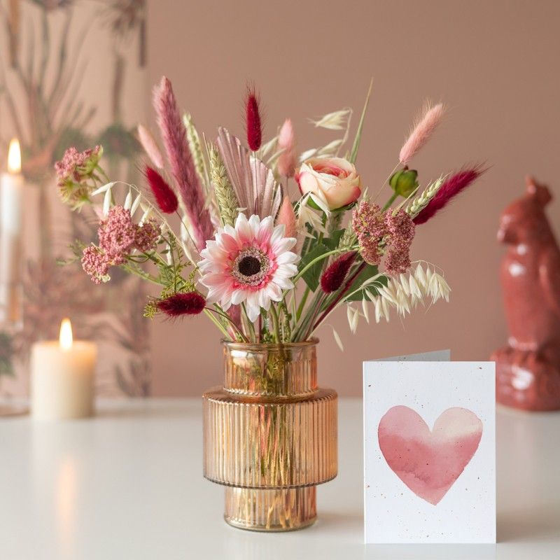 Brievenbuspakketje zijden en droogbloemen in roze tinten