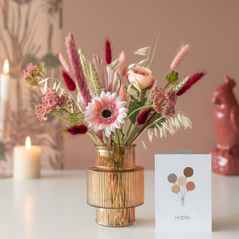 Brievenbuspakketje zijden en droogbloemen in roze tinten