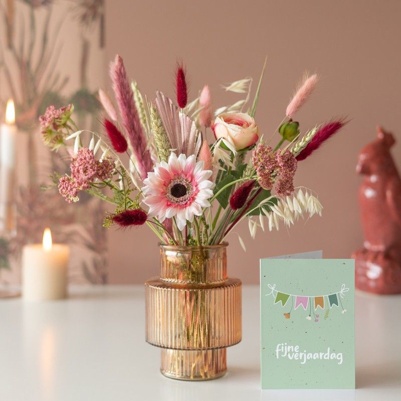 Brievenbuspakketje zijden en droogbloemen in roze tinten