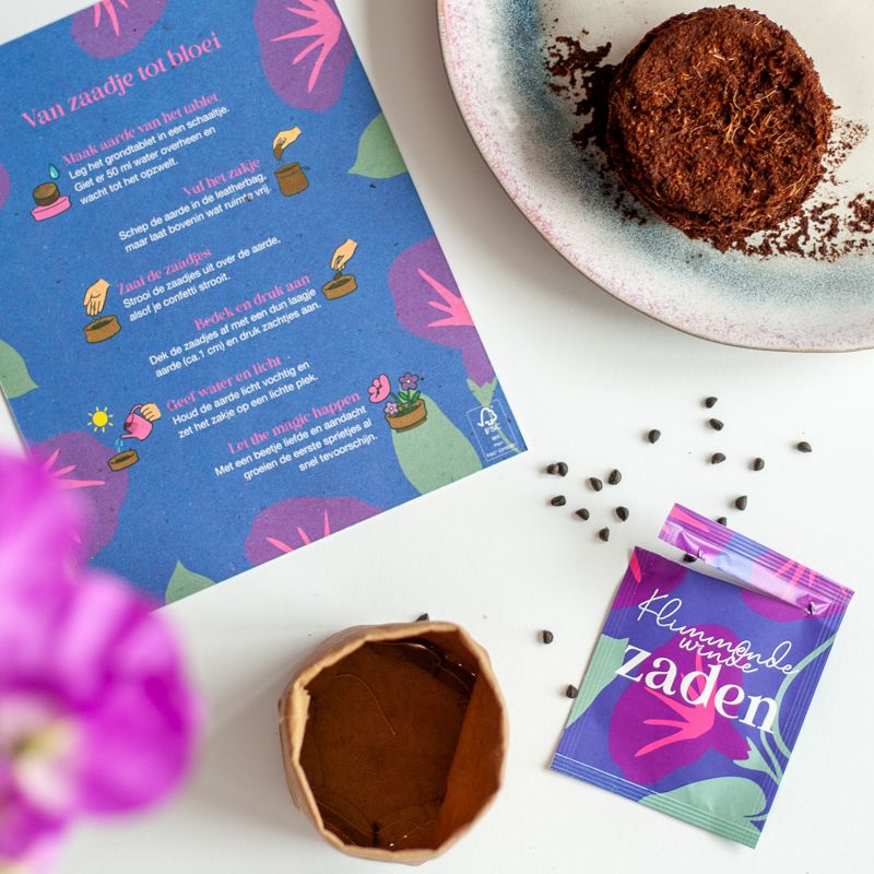 Paars doosje met Klimmende Winde zaden met de tekst samen groeien erop