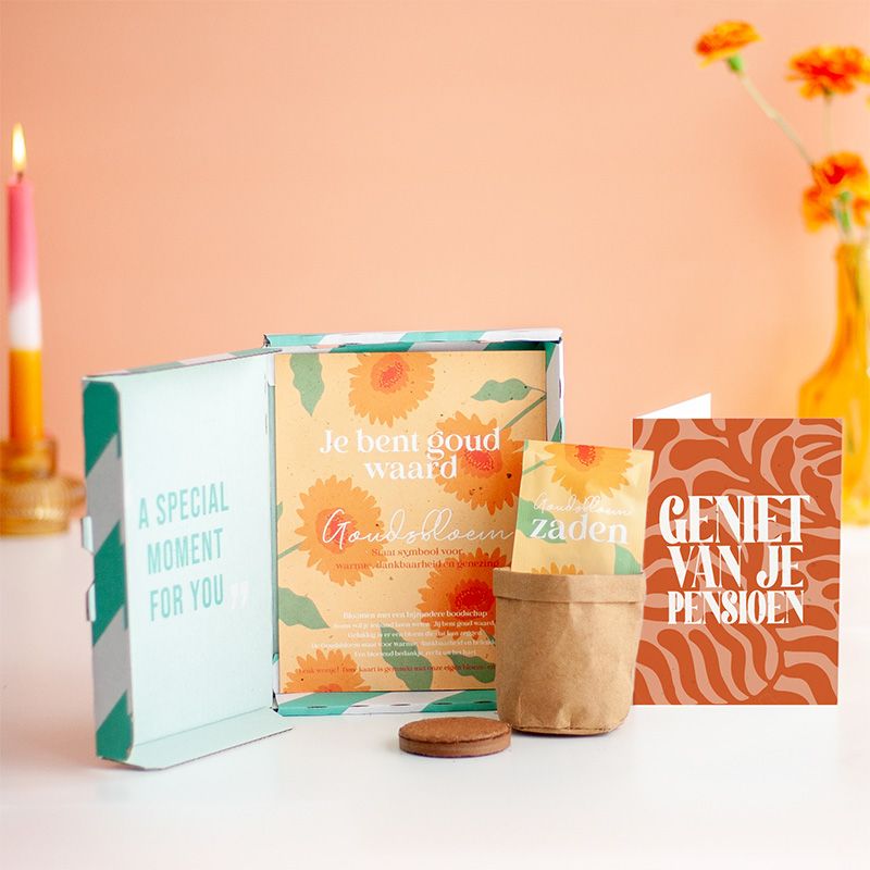 Goudsbloem zaden met leatherbag en grondtabel met daarbij de tekst Je bent goud waard