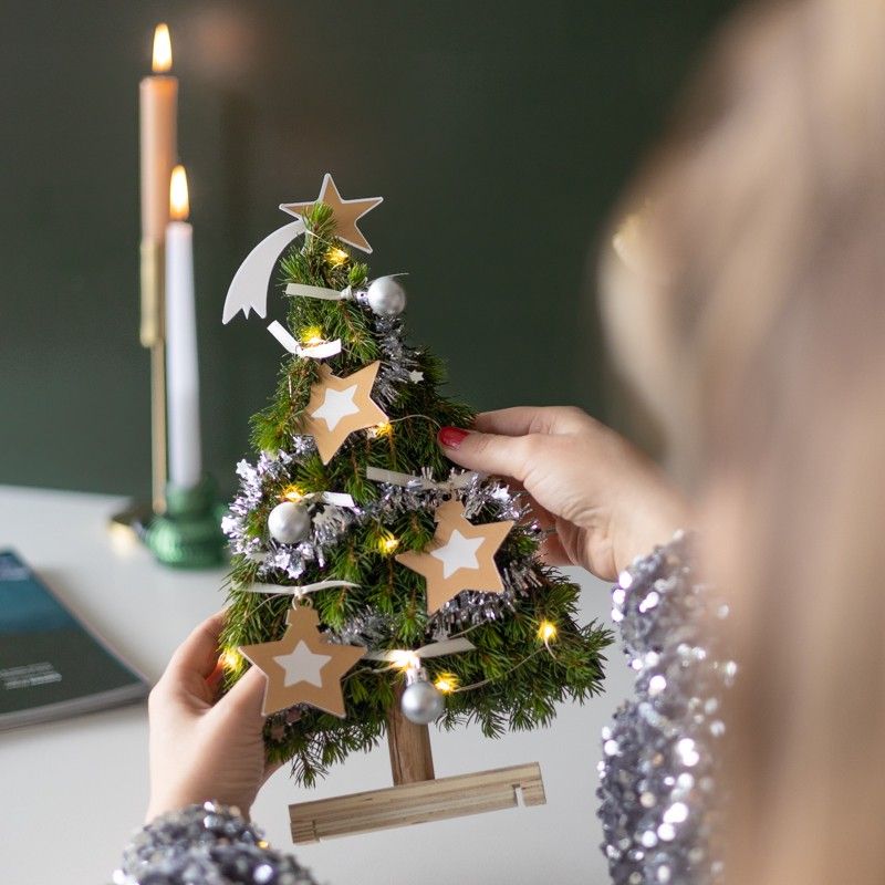 Sinterklaas cadeau decoratie in huis vrouw