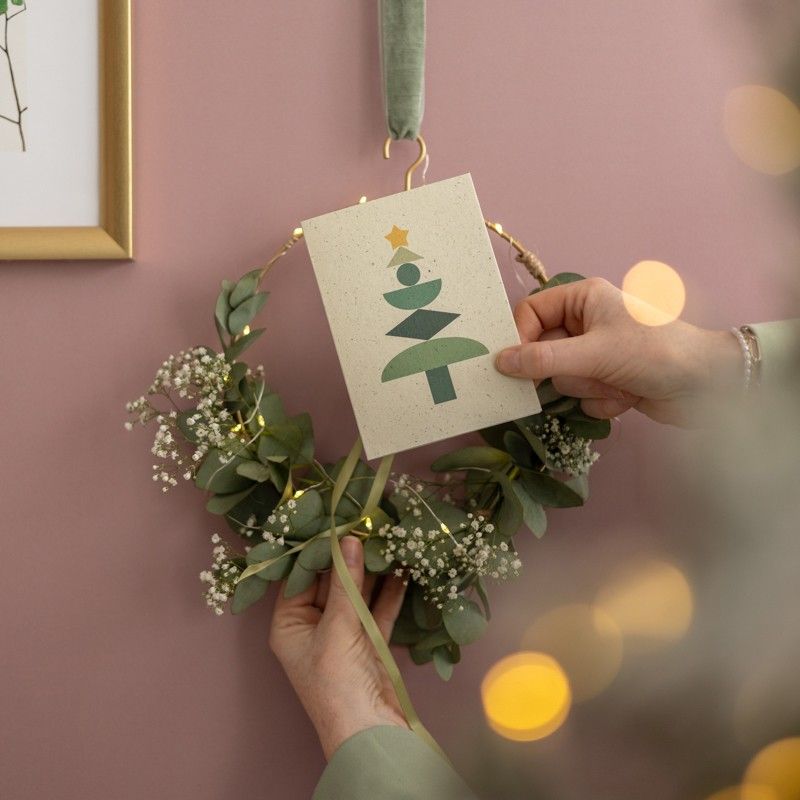 Ring om op te hangen met eucalyptus bladeren en gipskruid