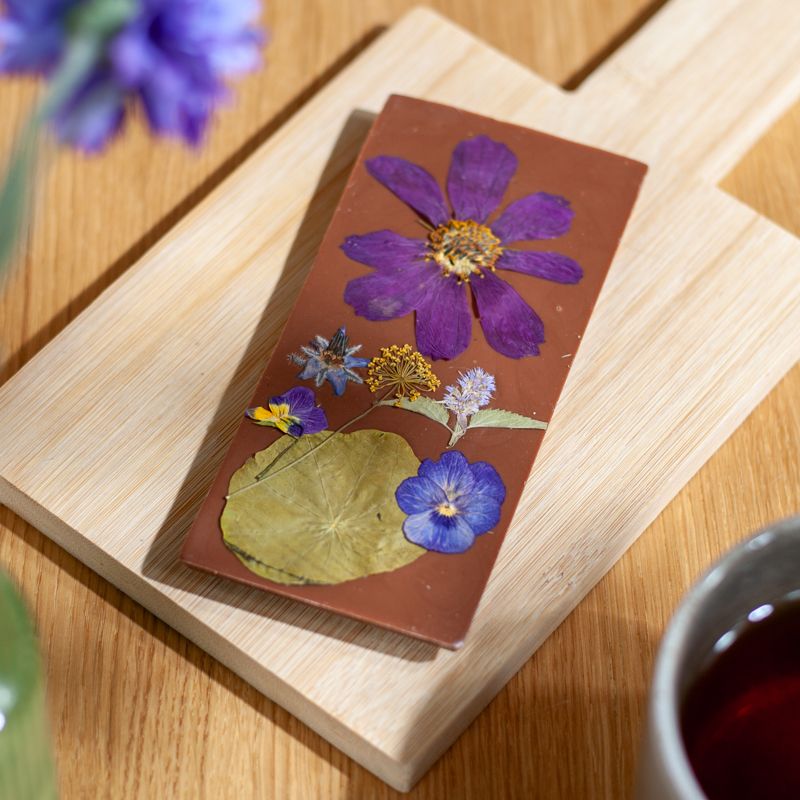 Chocola met eetbare bloemen