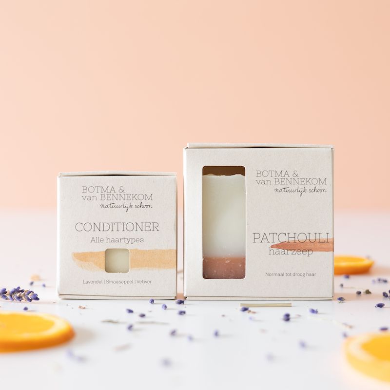 natuurlijke haarzeep en conditioner in verpakking