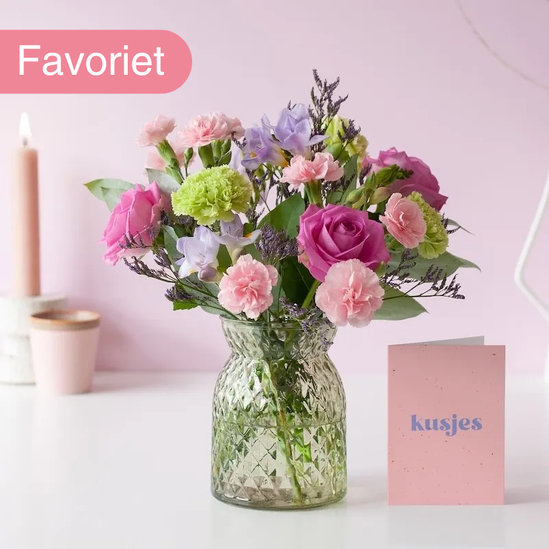 Brievenbus boeketje Sweety met verschillende bloemen in roze paarse tinten
